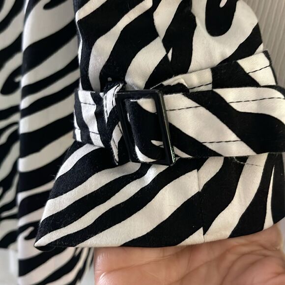 Vertigo Paris zebra print black and white short trench coat - Picture 5 of 6